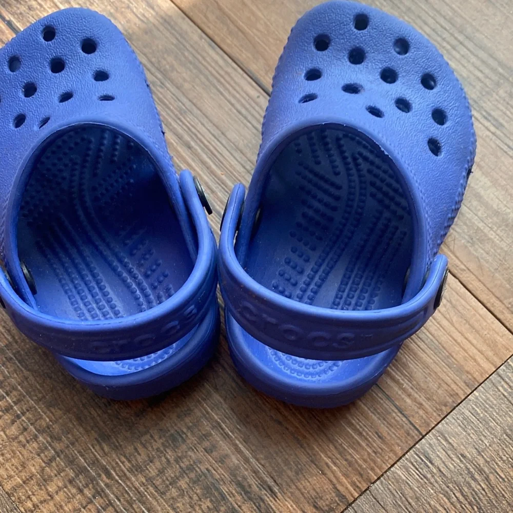 Bundle Nike and Crocs Kids' Blue Clogs and White Sneakers - Picture 12 of 16